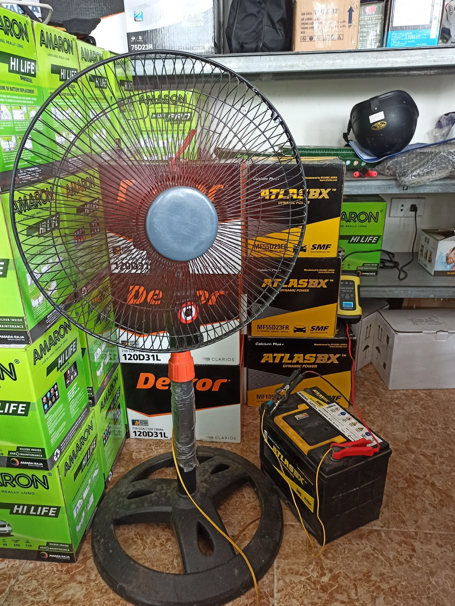 Quạt cây 12 Volt chạy bằng ắc quy