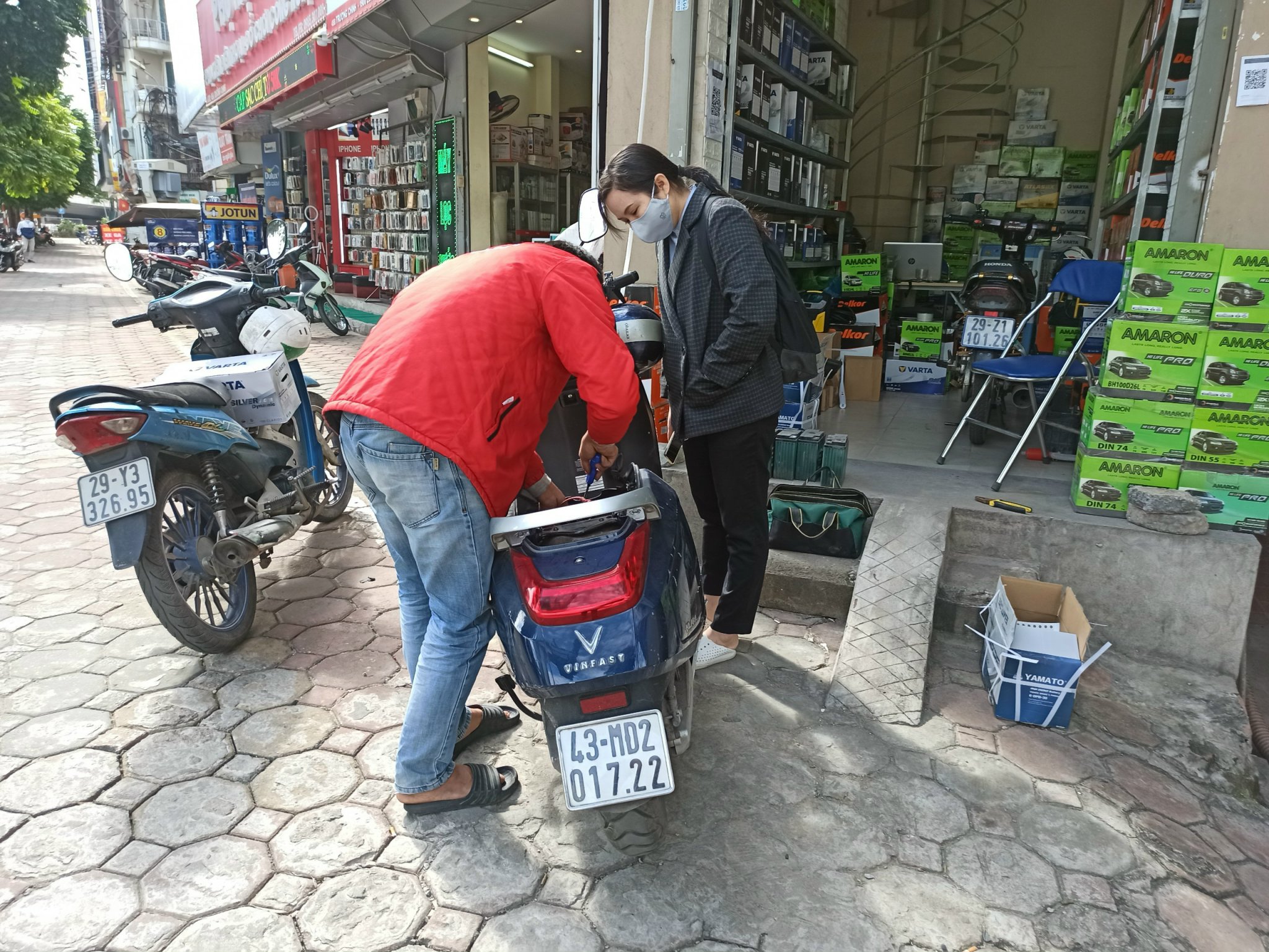 Thay ắc quy xe Klara A2 tại Đông Anh